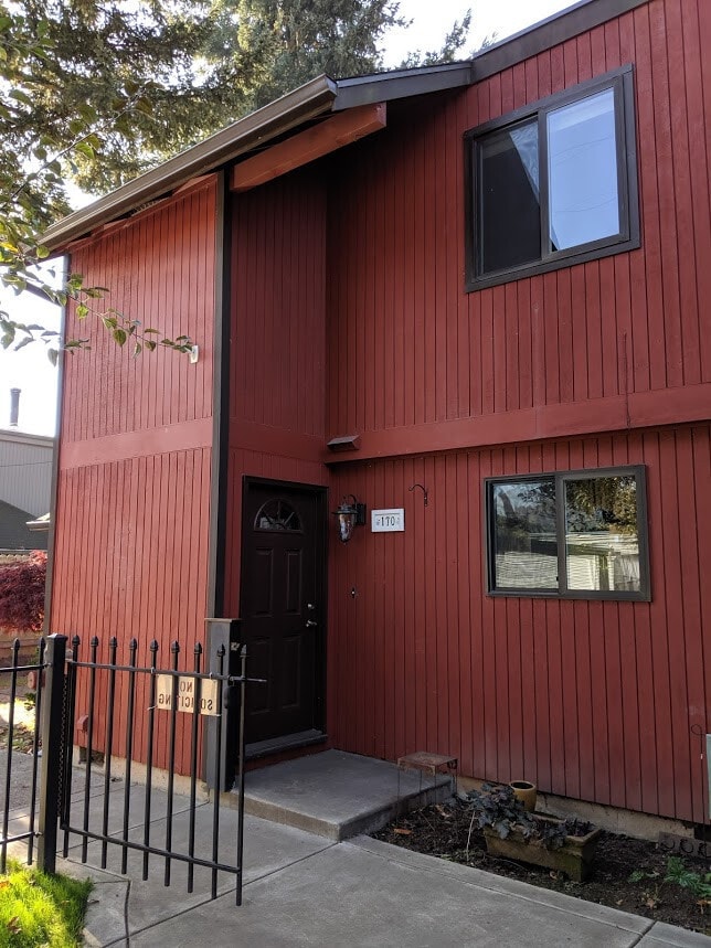 Building Photo - Cute 3 Bedroom, 1 Bath Duplex In Eugene!