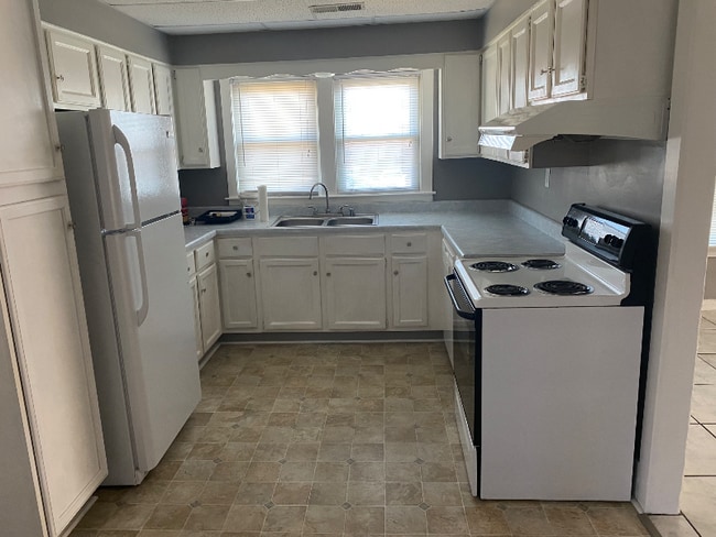 Photo - 200 Boggs Ln