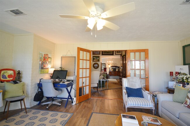 Photo - 323 E Main St