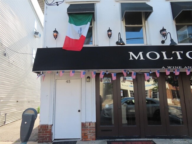 Building Photo - 45 Deer Park Ave Unit 2nd fl