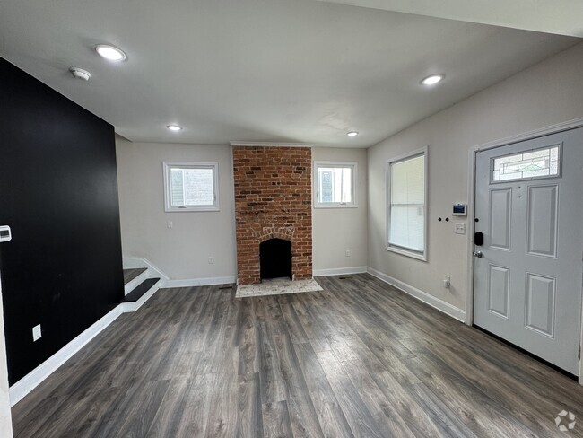 Building Photo - 1210 E Whittier St Rental