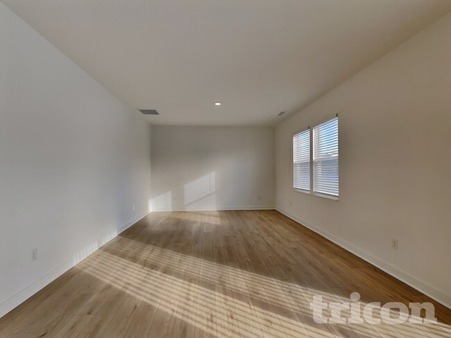 Photo - 11827 Moorfield Ln