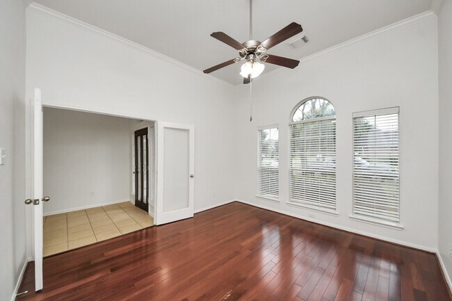 Photo - 2412 Appian Way