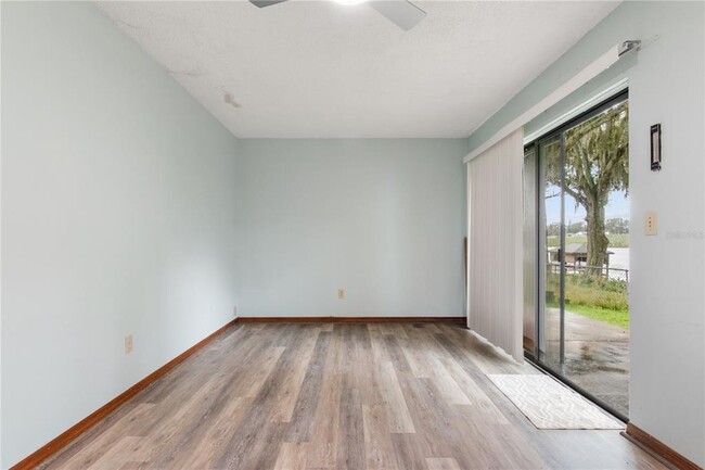 Photo - 503 E Lakeshore Dr House