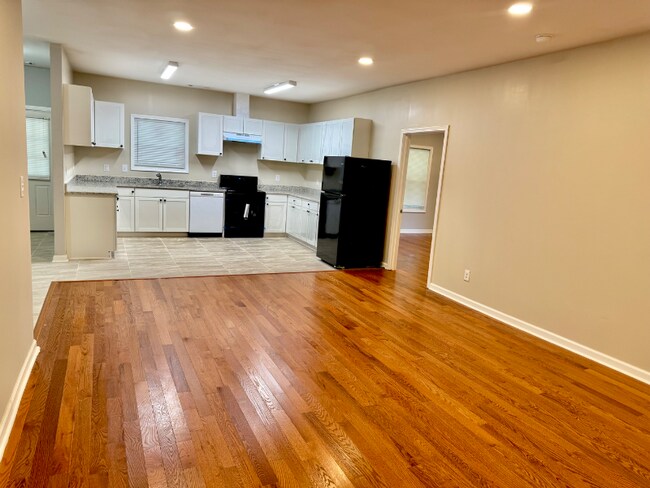 557 Handyman Ct