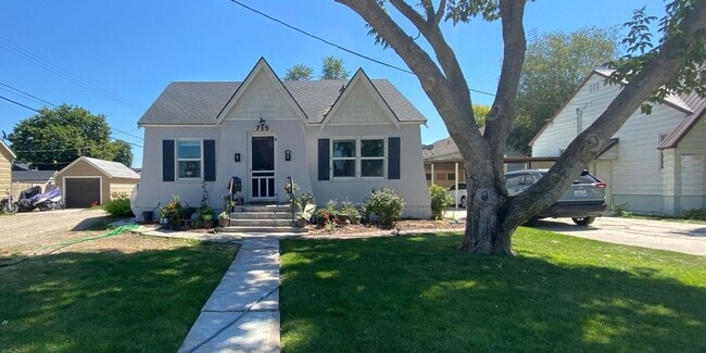 Photo - Duplex Close To Everything