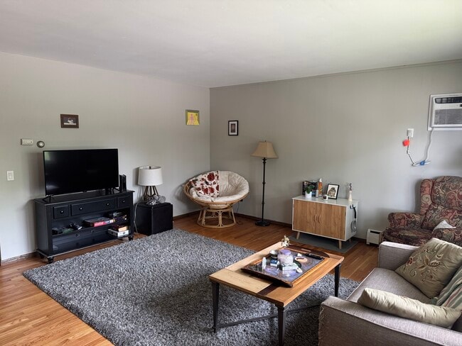 Photo - 707 W Main St Apartments Unit 3