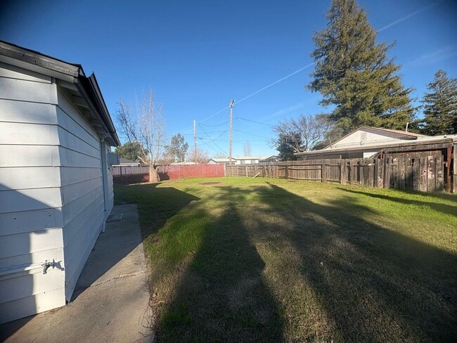 4633 Arboga Rd