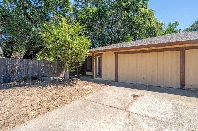 Building Photo - 4830 Suncrest Way