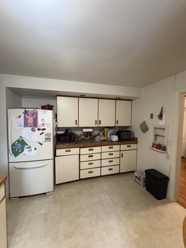 Photo - 525 E Pleasant St