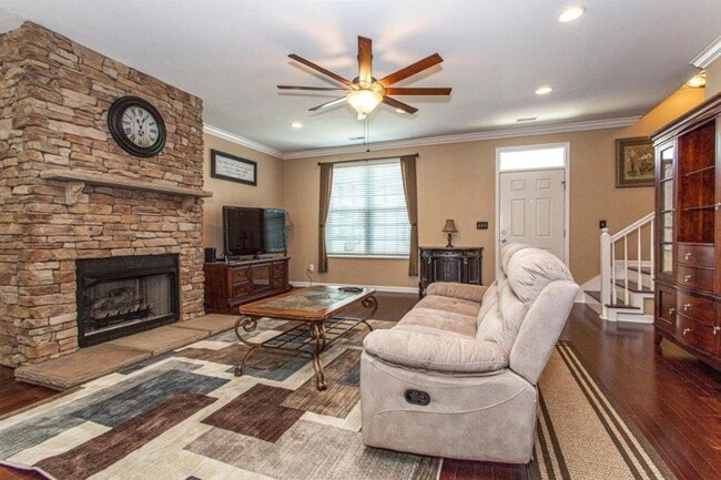 Photo - Farragut 37934 - 3 bedroom, 2.5 bath home - Call or text Susan Niedergeses (865) 300-4722