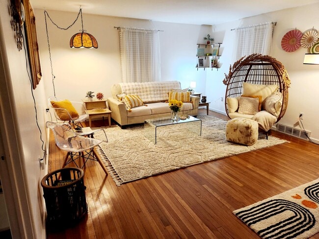 Photo - 710 Crestwood Dr