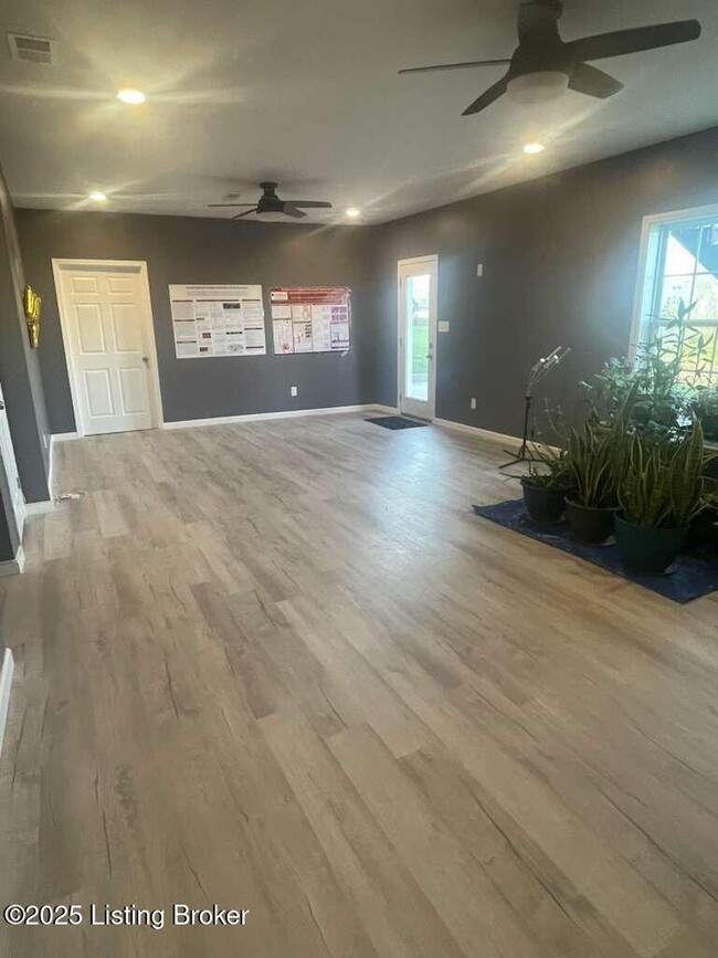 Photo - 114 Belden Trl