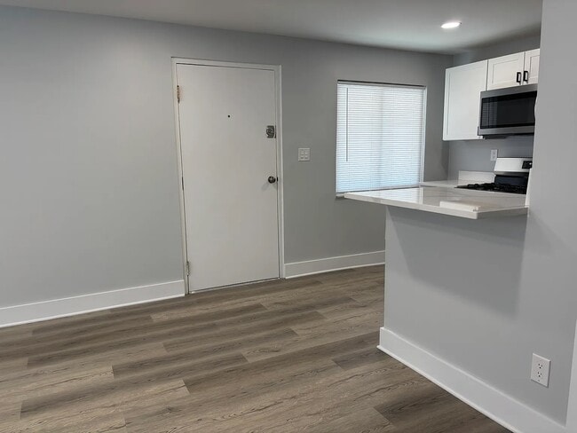 Photo - 87 E 4th Ave Unidad E