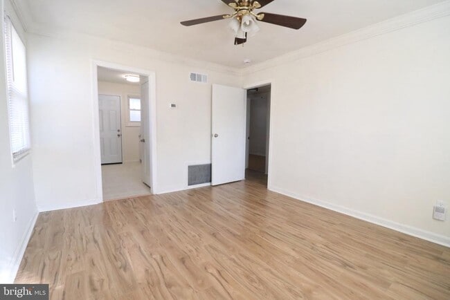 Photo - 407 N Horners Ln