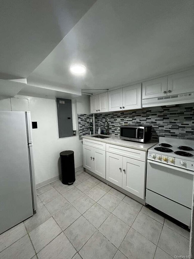Building Photo - 30 Ferdinand Pl