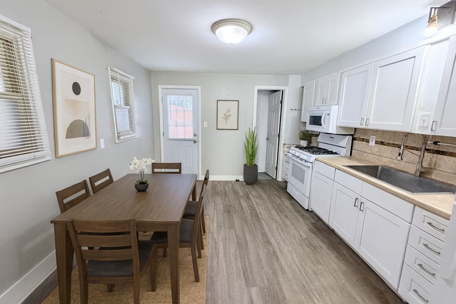 Photo - 123 E Louther St