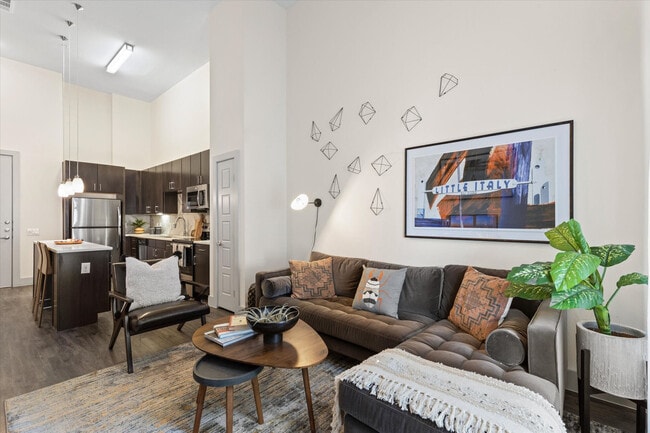 1BD, 1BA - 699SF - Living Room