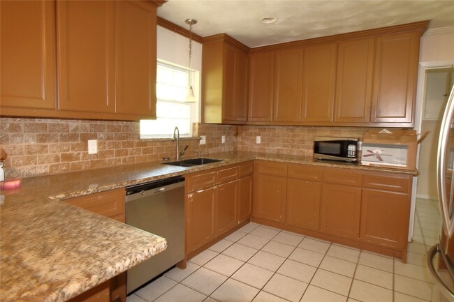 Photo - 1800 Richardson Ln