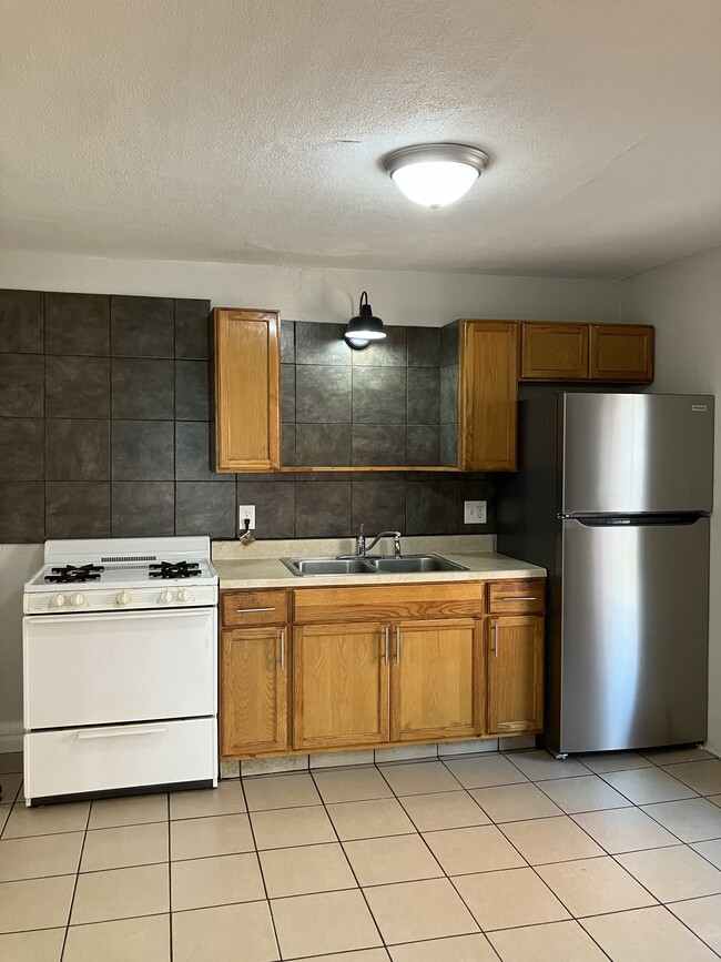 Photo - 800 W Ionia St