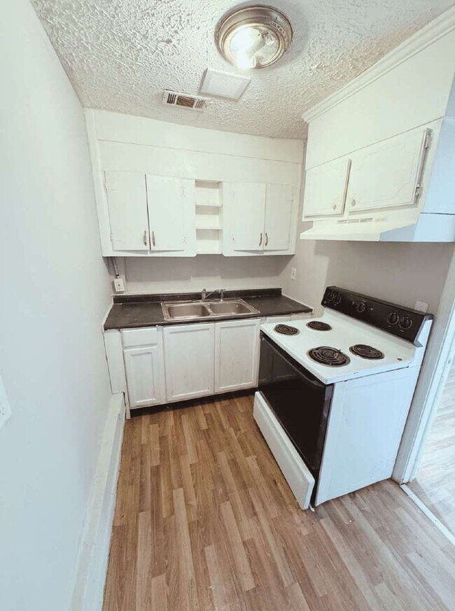 Photo - 743 Bright St