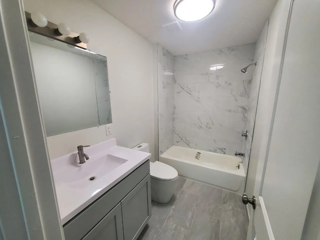 Photo - 5001 Oxford Ave Unidad #A101