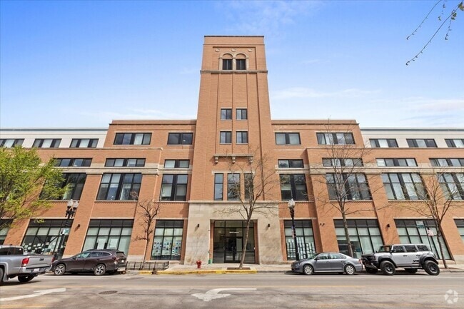 Building Photo - 1900 W Lawrence Ave Rental