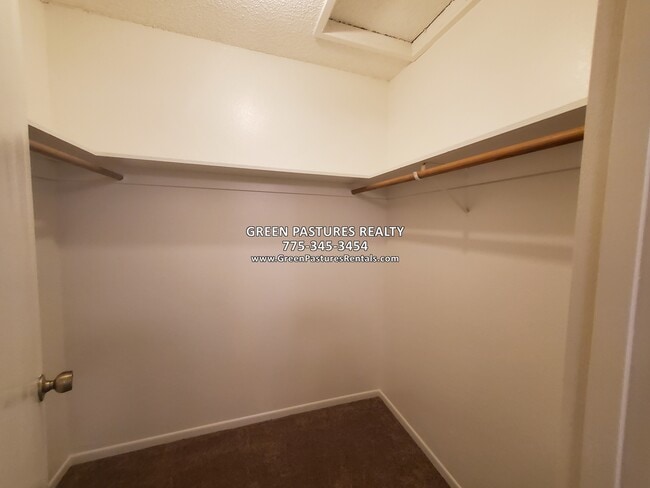 Photo - 957 Tyler Way