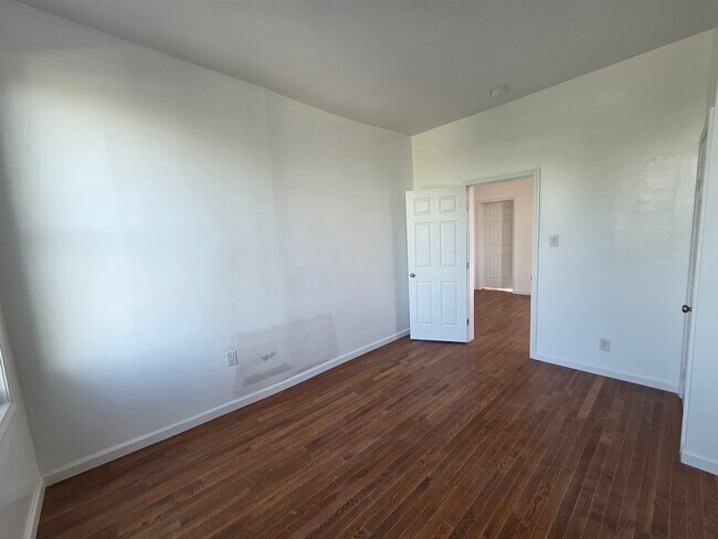 Building Photo - 1103 Grand Ave Unit 1A