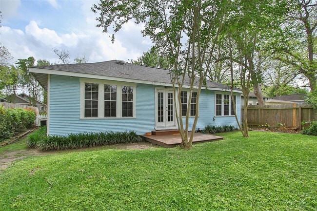 Photo - 1010 Louise St