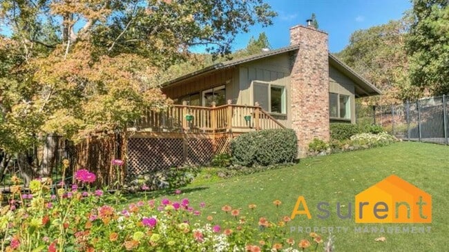 Building Photo - Amazing Property on 1.25 Acres Available S... Rental