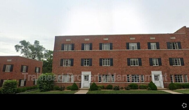 Building Photo - 300 E Gregory Rental