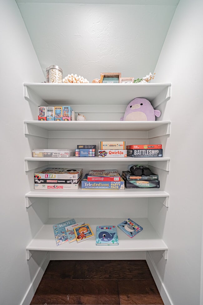 Photo - 949 Greenwillow Ln