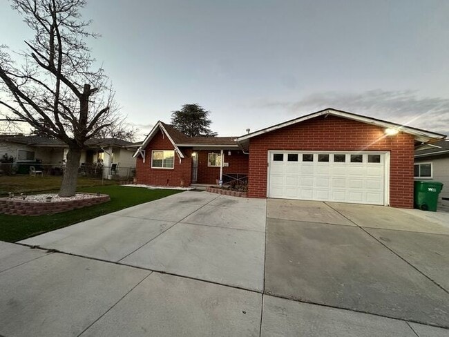 Photo - 250 Devere Way