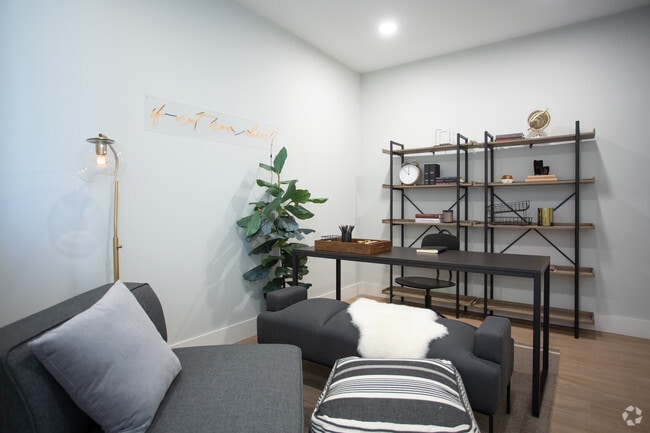 2HAB, 1BA - 908 ft²