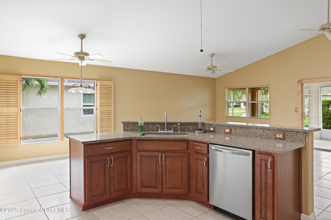 Photo - 645 Brockton Way