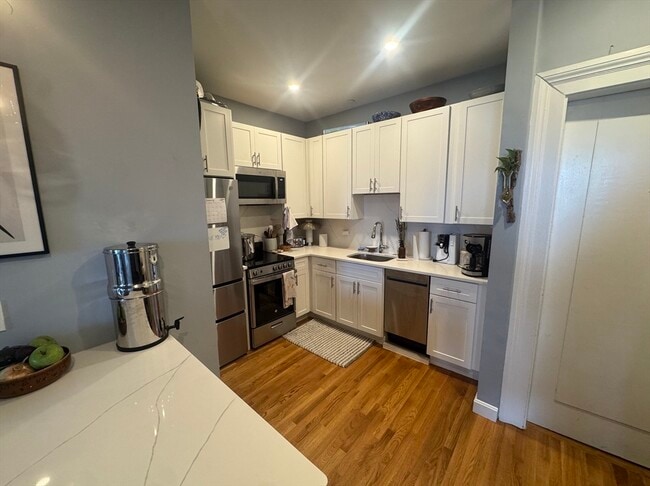 Photo - 464 Beacon St Unidad 3R