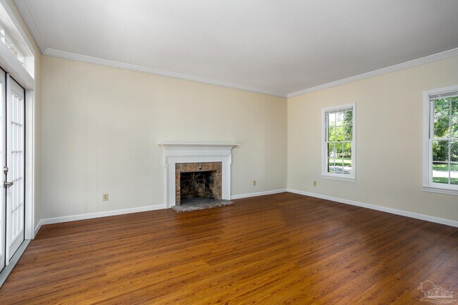 Photo - 424 W Lee St