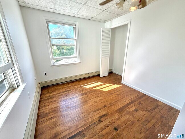 Photo - 460 Stonybrook Rd