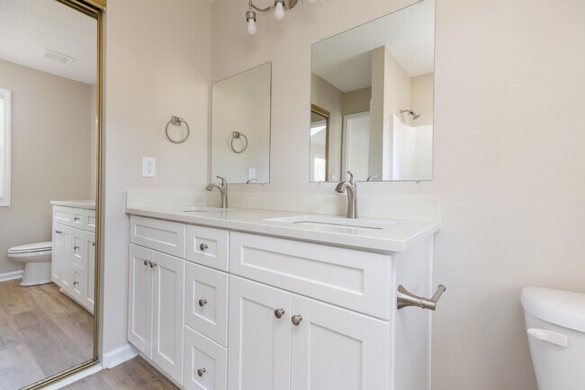 Photo - 208 Mountain Creek Dr