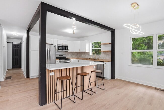 439 N Edgemont Cir NW