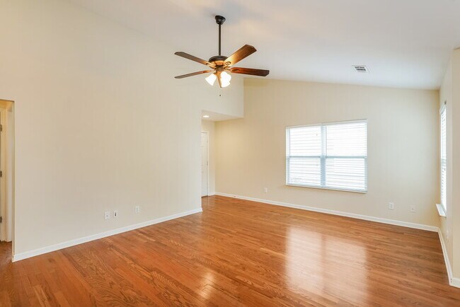 Photo - 2151 Erin Ln