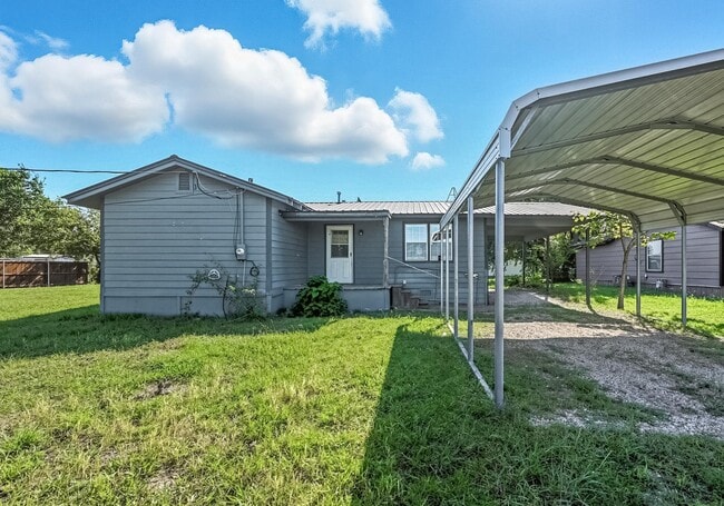 Building Photo - 304 S Oak St Rental