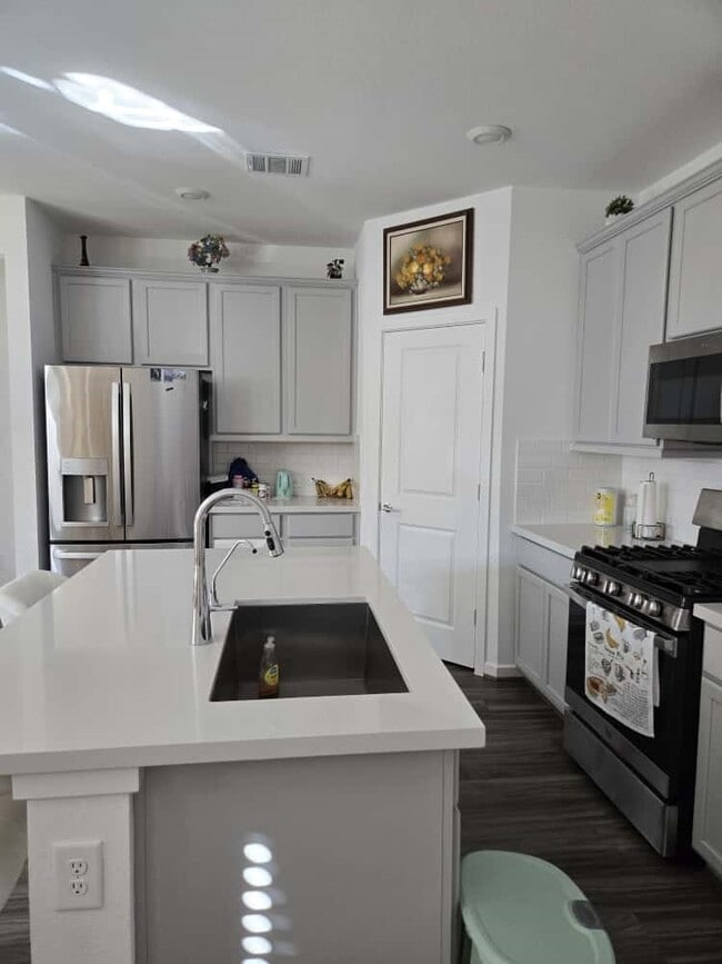 Building Photo - 7122 Clearwater Cv Dr