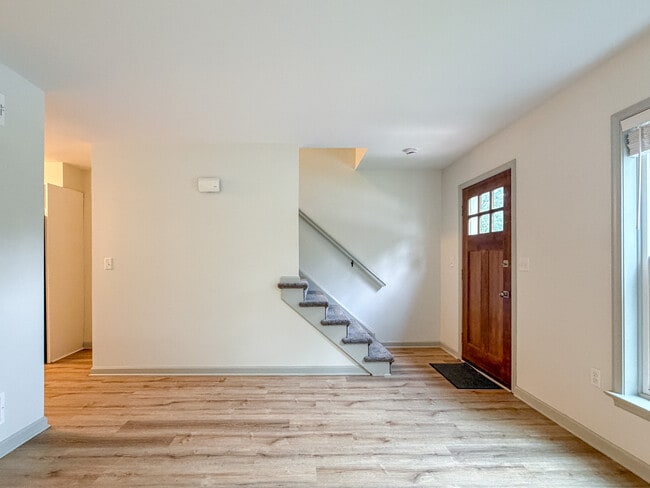 Photo - 425 Deerfield Dr