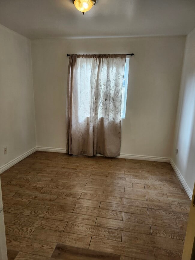 BEDROOM 2 - 2106 S Ridgeley Dr Unidad 3