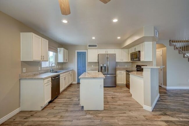 Building Photo - READY TO VIEW NOW! Gorgeous Gilbert Home w...