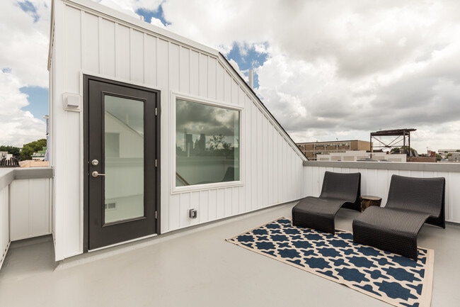 Building Photo - 1229 Lecount St Unit C
