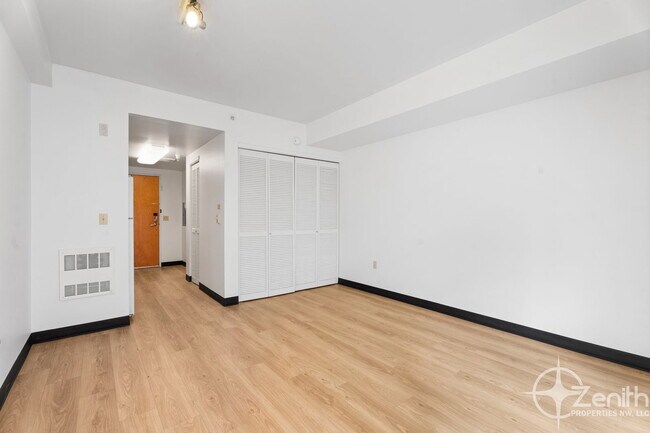 Photo - 701 Columbia St Unidad Apt 301