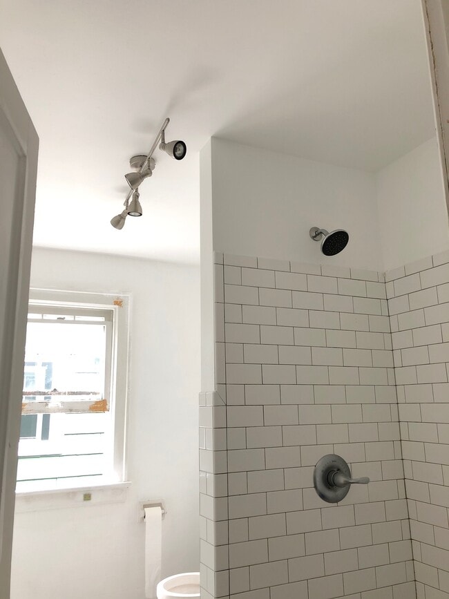 Photo - 1840 W 5th Ave